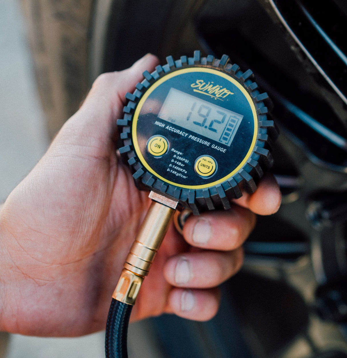 QUICK AIR DOWN TOOL W/ DIGITAL GAUGE - Roam Overland Outfitters